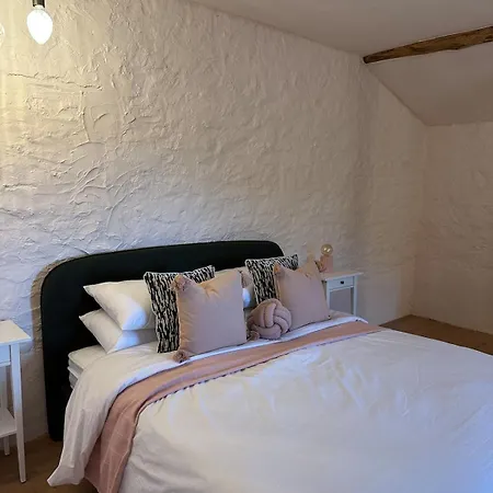 Holiday home Domaine Belotterie, Rural French Retreat, Sleeps 15 Plus, Pool & Orchard *