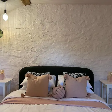 Domaine Belotterie, Rural French Retreat, Sleeps 15 Plus, Pool & Orchard *