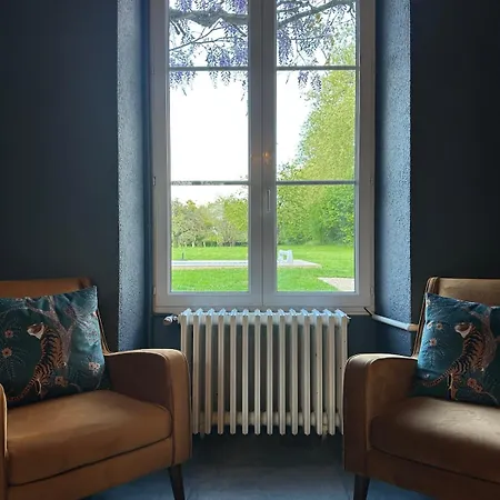 Holiday home Domaine Belotterie, Rural French Retreat, Sleeps 15 Plus, Pool & Orchard *