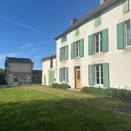 Domaine Belotterie, Rural French Retreat, Sleeps 15 Plus, Pool & Orchard Holiday home Chateau-Garnier