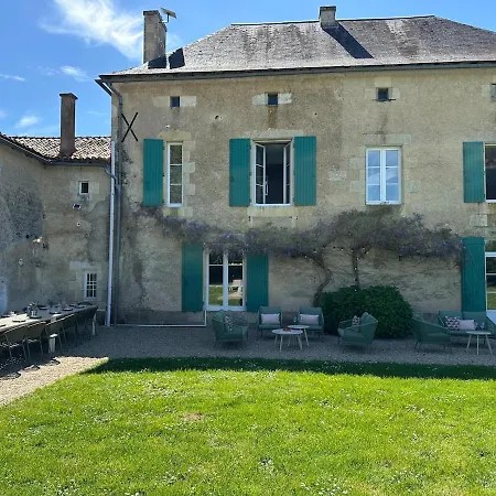 Holiday home Domaine Belotterie, Rural French Retreat, Sleeps 15 Plus, Pool & Orchard Chateau-Garnier