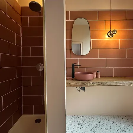 Domaine Belotterie, Rural French Retreat, Sleeps 15 Plus, Pool & Orchard Semesterbostad *