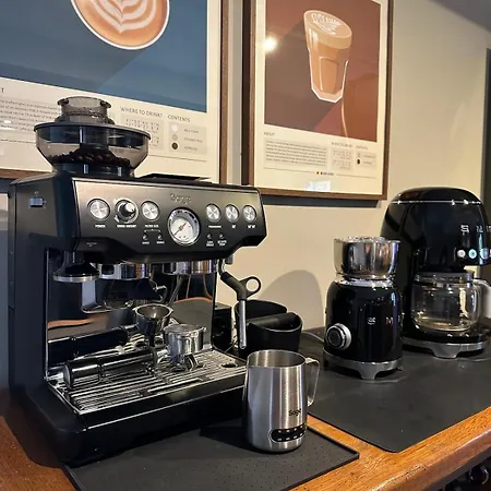 Semesterbostad Domaine Belotterie, Rural French Retreat, Sleeps 15 Plus, Pool & Orchard
